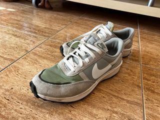 Zapatillas Nike grises y verdes - Talla 44