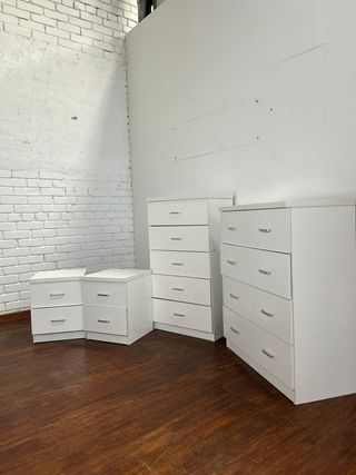 Dormitorio blanco: 2 mesitas + 2 cómodas