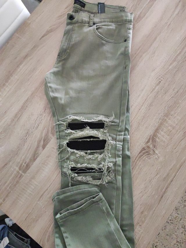 Vaqueros rotos verde oliva