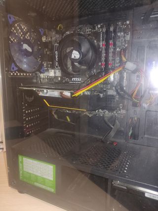 Caja PC Gamer - Torre negra
