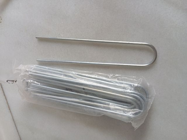 Chiodi per erba sintetica/rete antiradici (12)