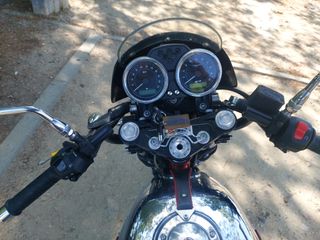 Moto Guzzi V7 Café Racer