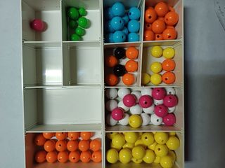 85 Bolas de colores para manualidades 5€