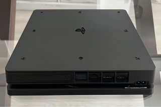 PS4 (PlayStation 4) 500GB Slim negra
