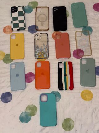 13 Fundas iPhone 11 - Variadas