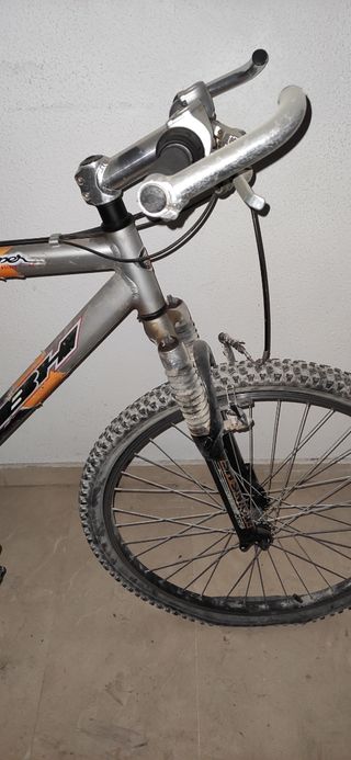 Bicicleta de montaña BH de 26