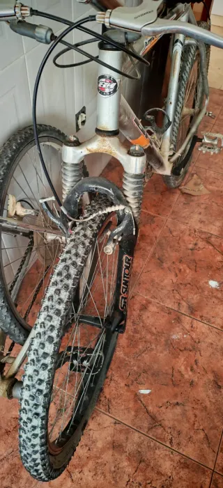Bicicleta de montaña BH de 26