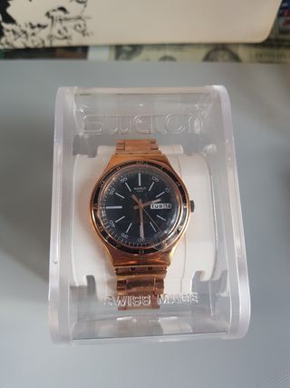 Reloj Swatch dorado mujer