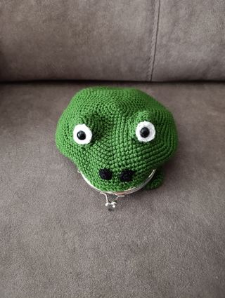 Monedero rana de crochet