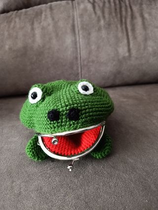 Monedero rana de crochet