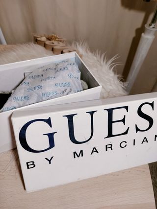 Sandalias Guess con pedrería