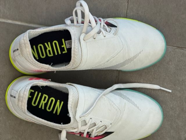 Botas fútbol niño New Balance Furon