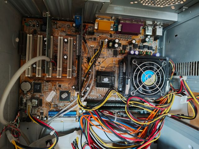 Ordenador Antiguo de sobremesa.