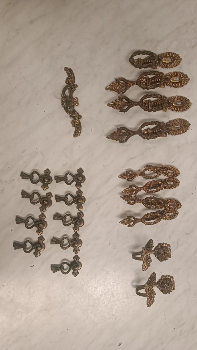 Lote adornos bronce.