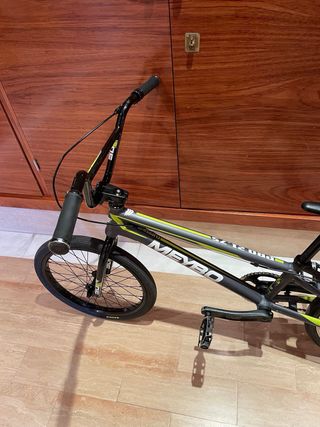 Bicicleta BMX Meybo 21'75