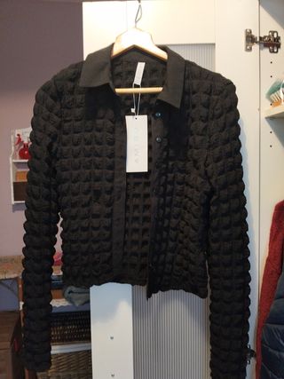 Blusa negra texturada