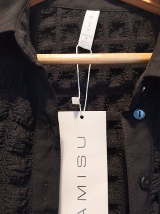 Blusa negra texturada