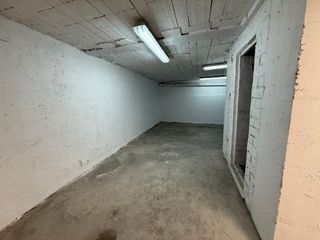 local industrial,  con permiso trasteros , 950€