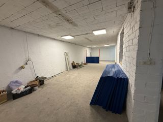 local industrial,  con permiso trasteros , 950€