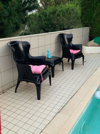 Sillas de jardín negras - 2 uds y mesita.