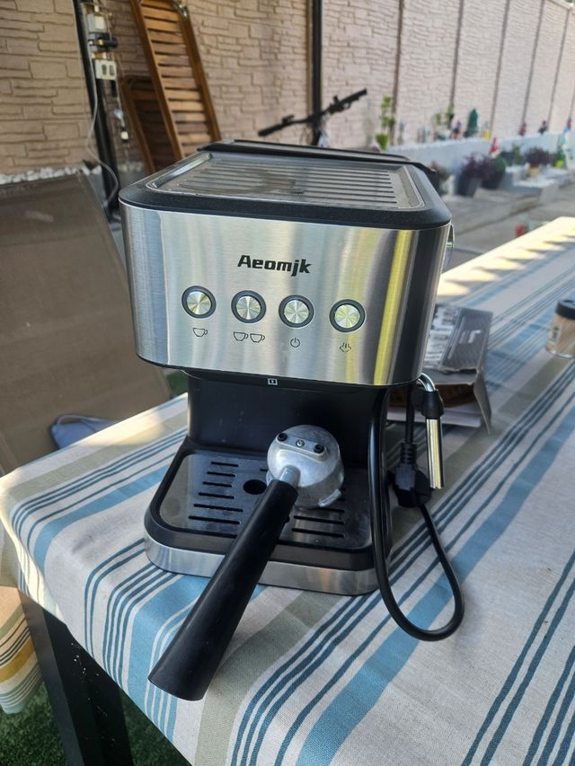 Cafetera espresso Aeomajik