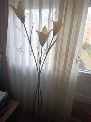 Lámpara pie 3 tulipas(se regalan 5 cuadros infanti