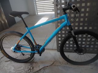 Bicicleta montaña azul