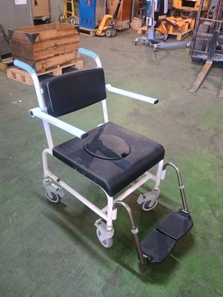 Silla de ducha y wc  con ruedas