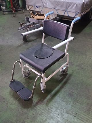 Silla de ducha y wc  con ruedas