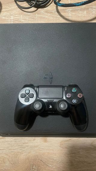 PS4 (PlayStation 4) negra