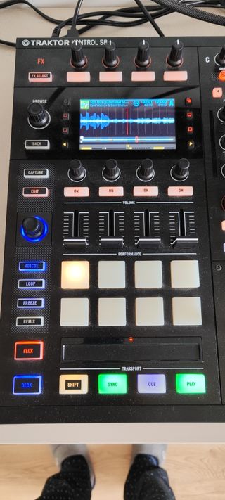 Traktor Kontrol S8 DJ