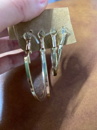 Pendientes aro Stradivarius dorados