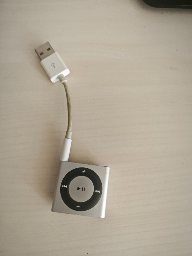 iPod Shuffle Apple silver