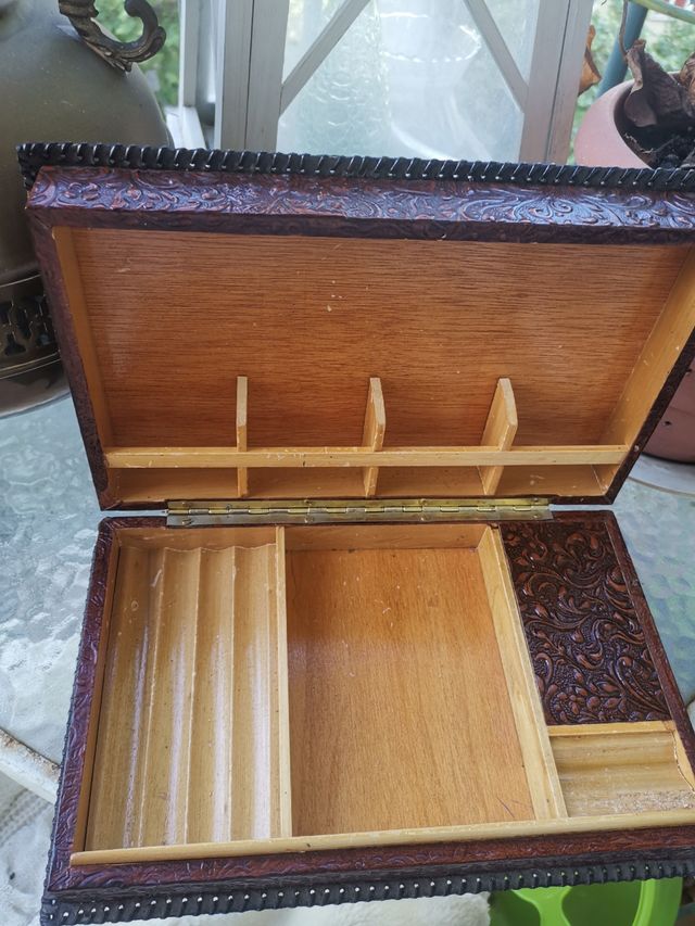 Caja música piel antigua