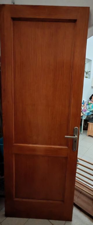 Puerta madera maciza