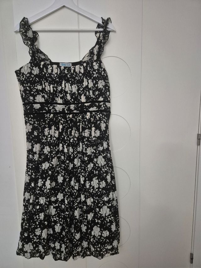 Abito nero e bianco a fiori