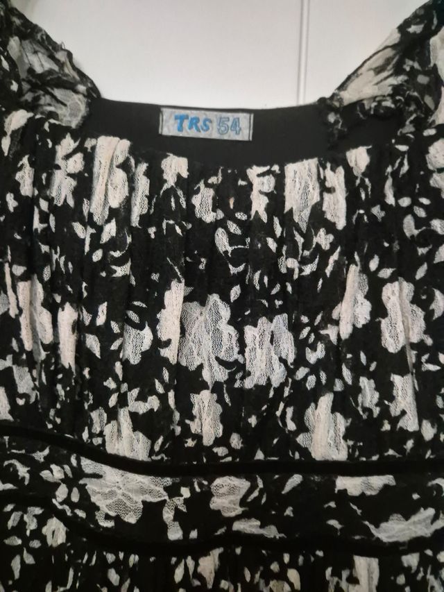 Abito nero e bianco a fiori