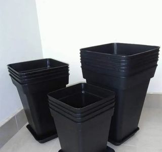 Macetas cuadradas plásticas rigidas