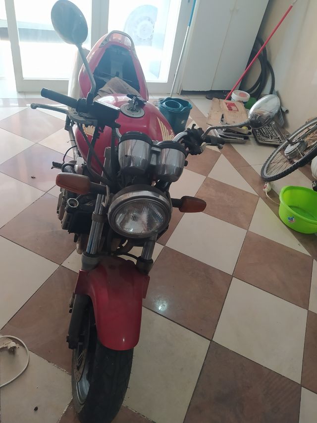 Honda Hornet 600 averiada, completa o en despiece