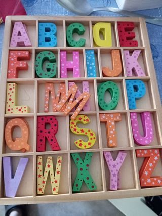 Abecedario madera infantil con su caja de madera