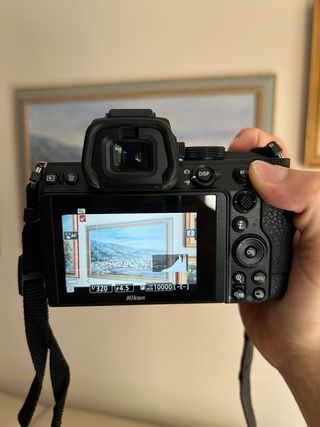 Nikon Z5 + 24-50mm f/4-6.3 + cargador