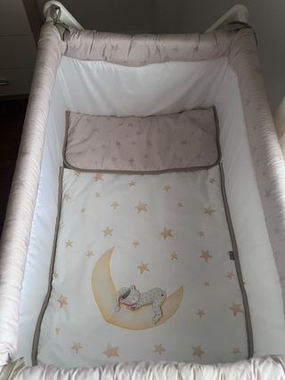 Minicuna bebé estrellas beige