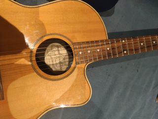 Urge Ofertón  Guitarra electroacústica Vogel 2002