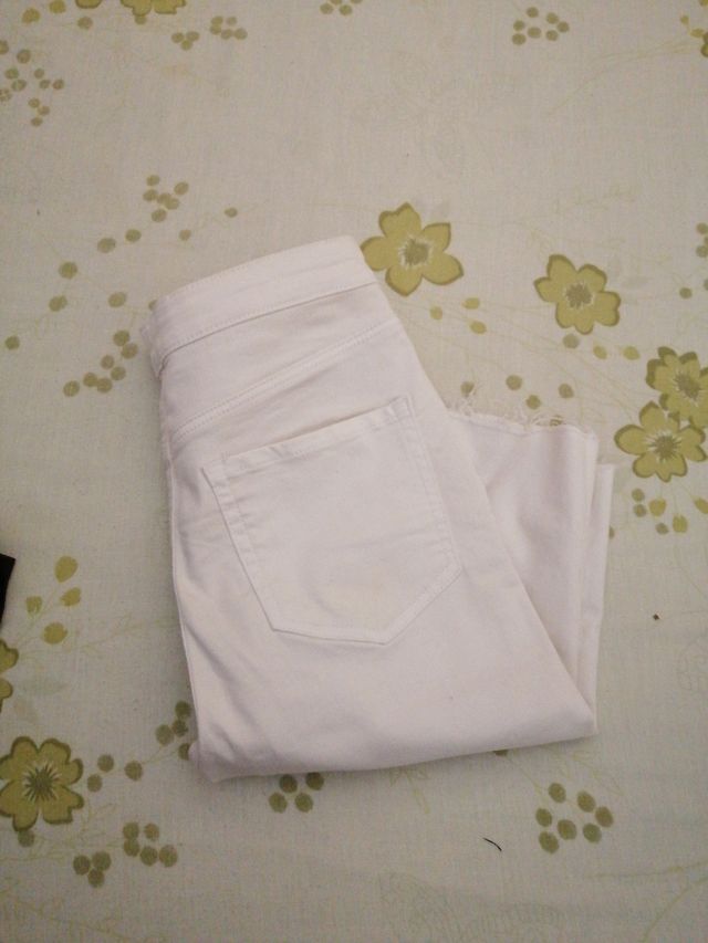 Shorts vaqueros Stradivarius blancos