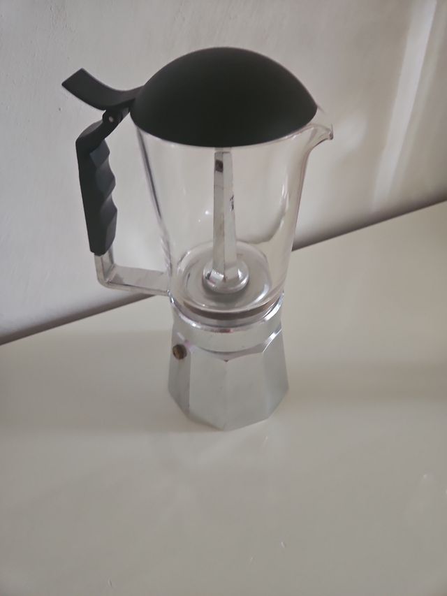 Caffettiera con moka in vetro