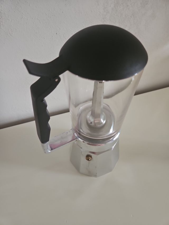 Caffettiera con moka in vetro