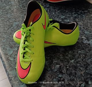Botas fútbol Nike + espinilleras Kipsta