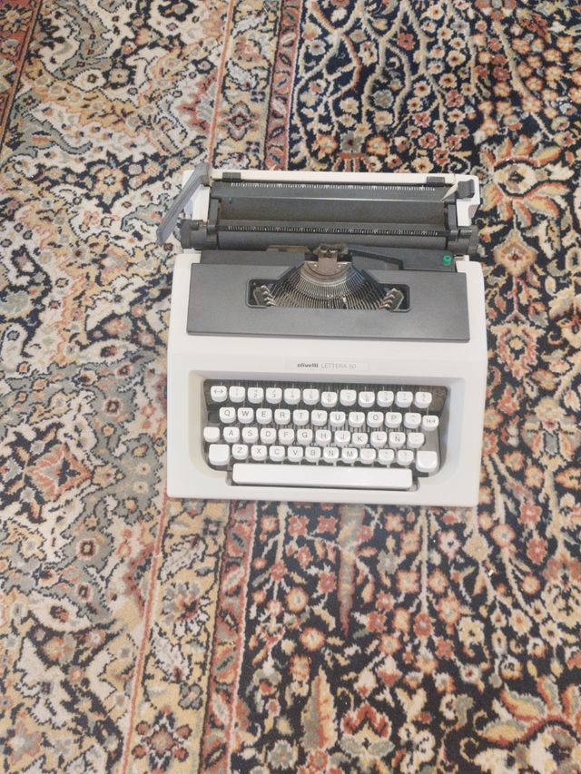 Olivetti Lettera 50 - Máquina de escribir