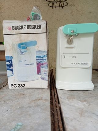 Apriscatole e affila coltelli Black&Decker EC332
