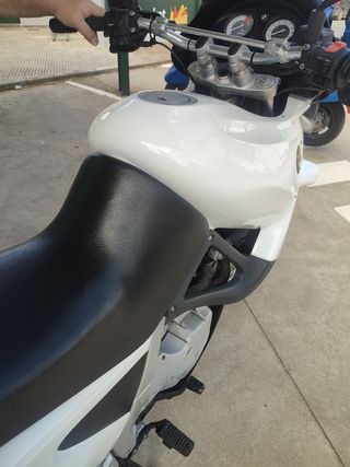 BMW F650 Funduro - Moto blanca